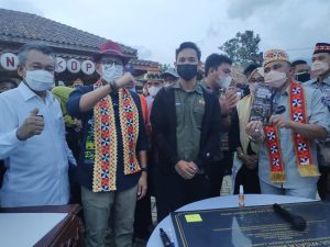 Sandiaga Uno: Bawa Pulang Buku Saku Dari Sekjend GenPI Lampung