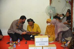 Wakili Kapolda Lampung, Kabid Humas Silaturahmi Dan Bela Sungkawa Ke Keluarga Korban Curas BRI Link