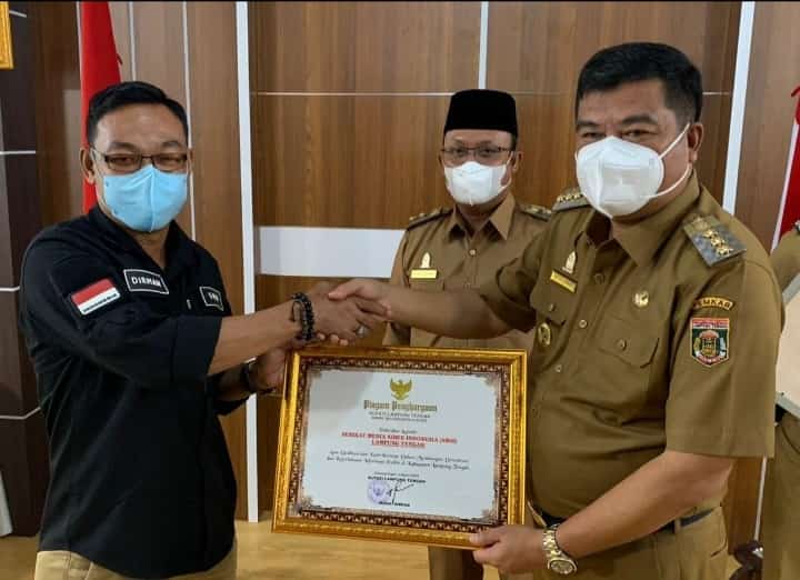 SMSI Terima Penghargaan dari Bupati dan Wakil Bupati Lamteng