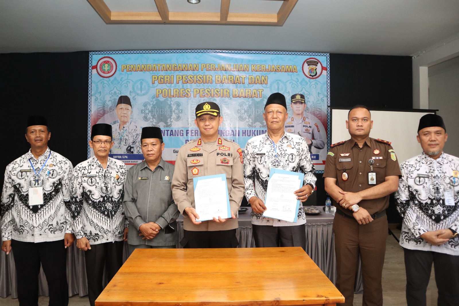Polres dan PGRI Pesibar Kerjasama Perlindungan Hukum