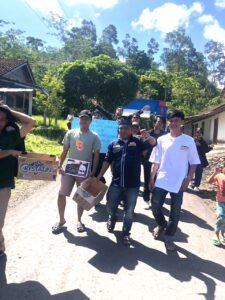 Karang Taruna Pekon Lemong Bersama Mahasiswa/i KKN Itera Galang Dana Door To Door