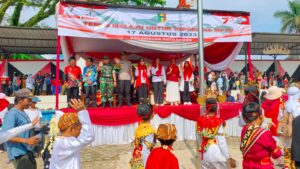 Bupati Tanggamus Lepas Ribuan Peserta Karnaval Pawai Budaya HUT Ke-78 RI