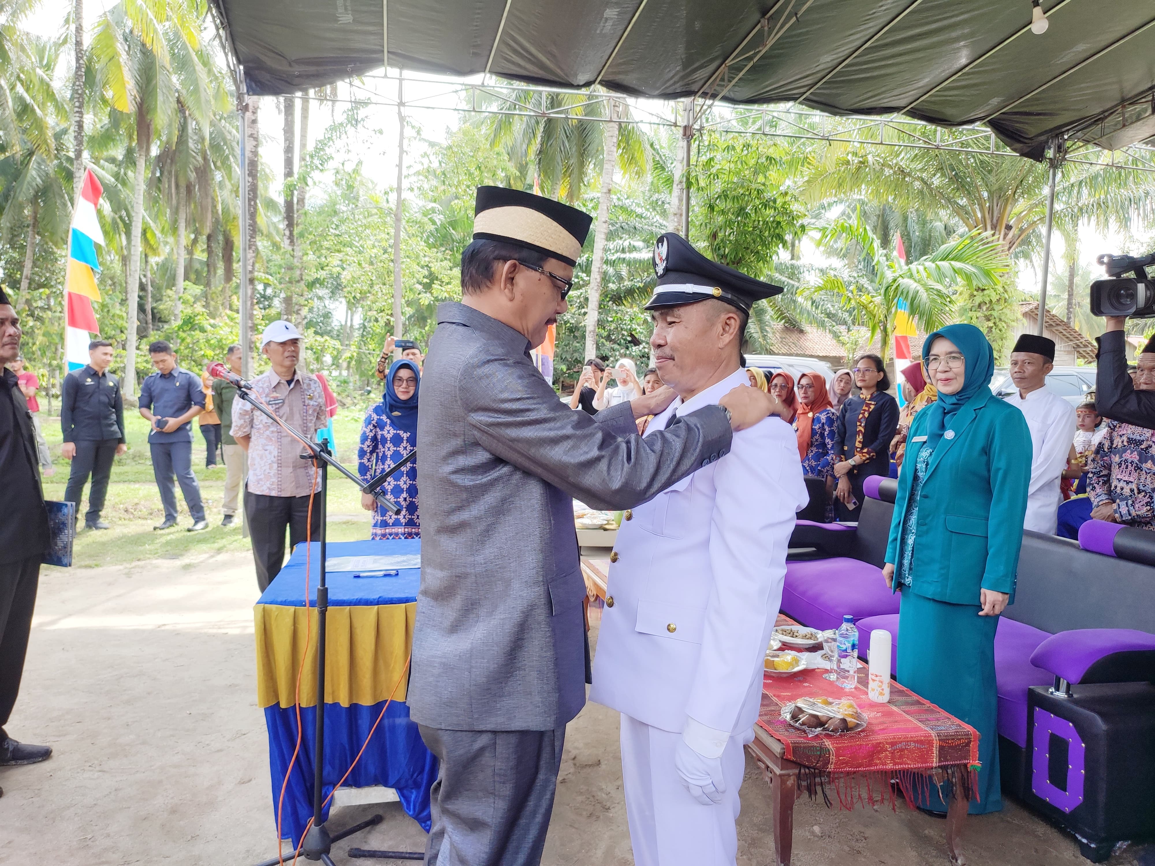 Bupati Agus Istiqlal Lantik Tiga Pj Peratin Pekon Persiapan