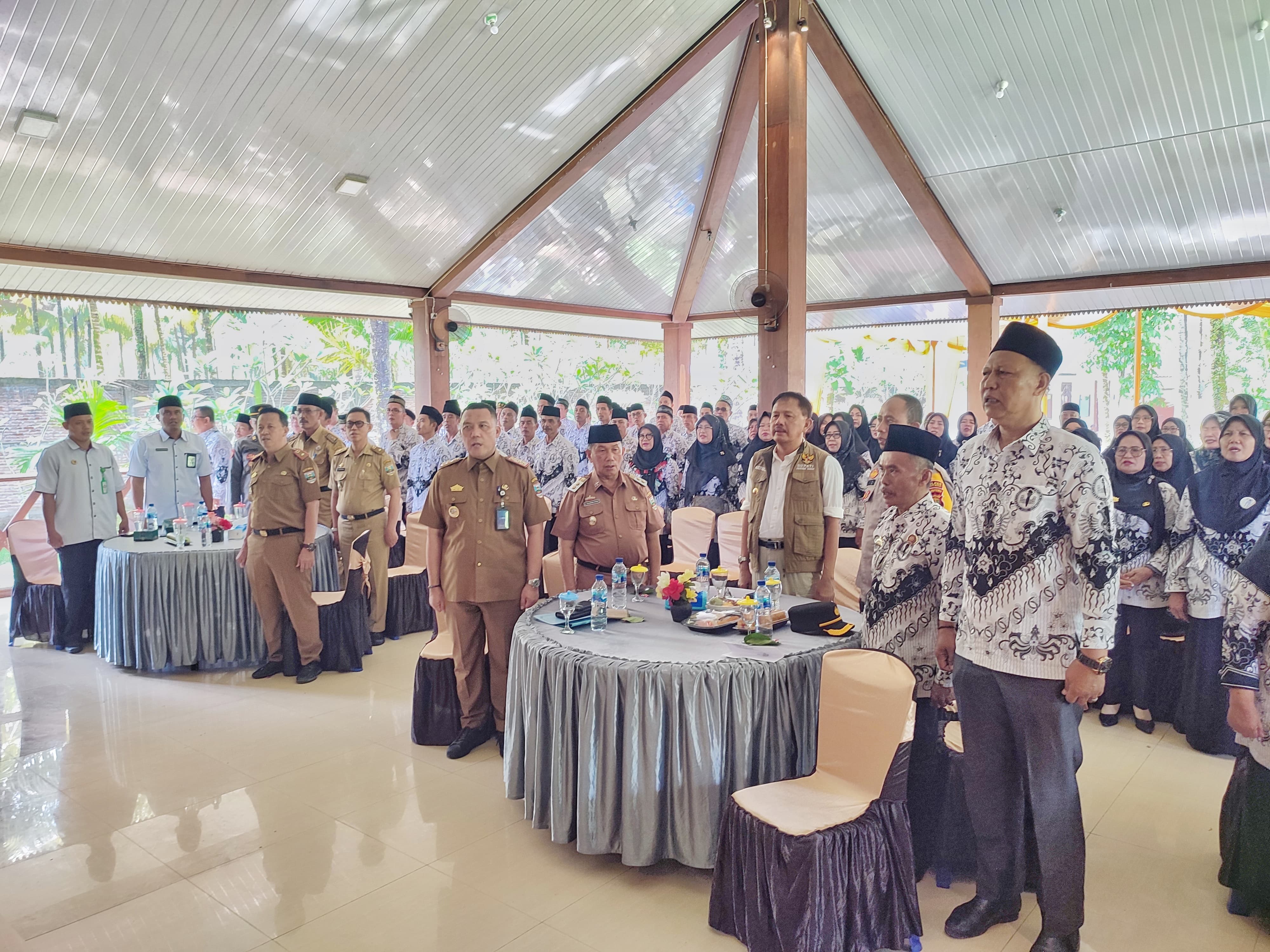 Bupati Pesibar Hadiri Halal Bihalal Disdikbud