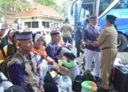 Asisten Adminitrasi Umum Pemkab Lamteng Sambut Kepulangan Jamaah Haji Kloter 06