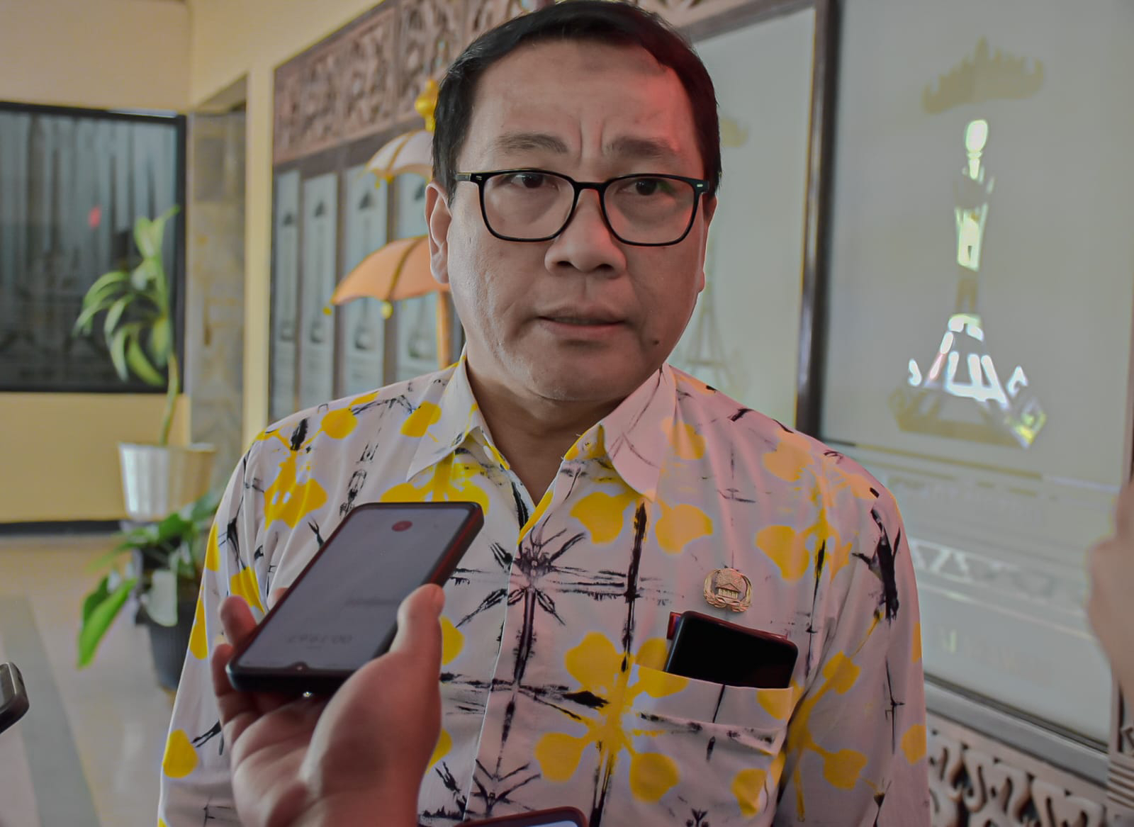 Ketua KPU Kota Metro Serahkan LHKPN 25 Anggota DPRD Terpilih