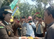 LSM dan Ormas Menggelar Aksi Damai Desak Kejari Periksa Kadis Pertanian Way Kanan
