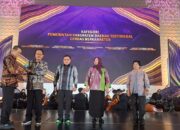 Bupati Pesibar Agus Istiqlal Terima Penghargaan Kabupaten Cerdas Berkarakter dari Kemendikbudristek