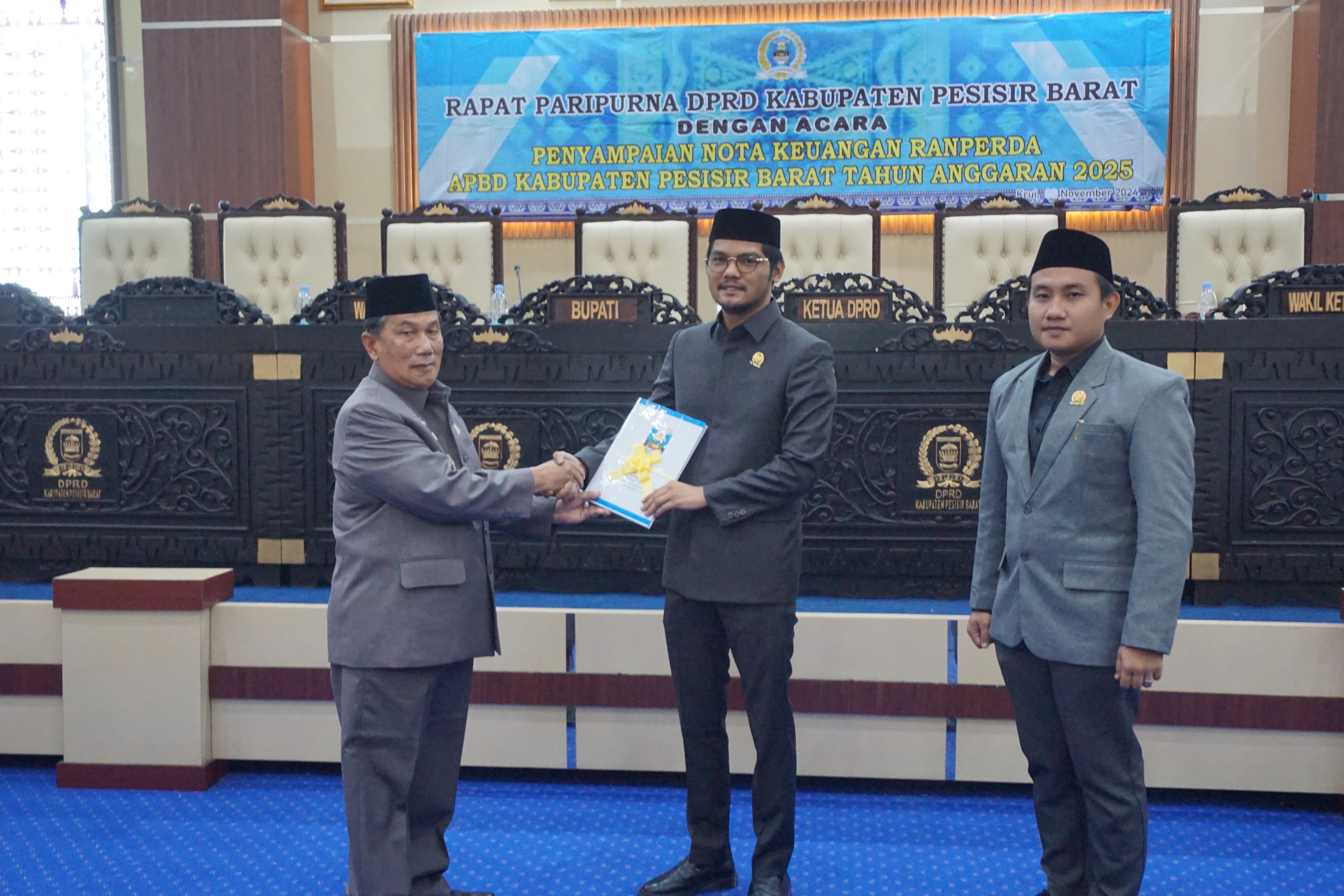 Wabup Pesibar A. Zulqoini Syarif Hadiri Paripurna Penyampaian Nota Keuangan Ranperda APBD 2025