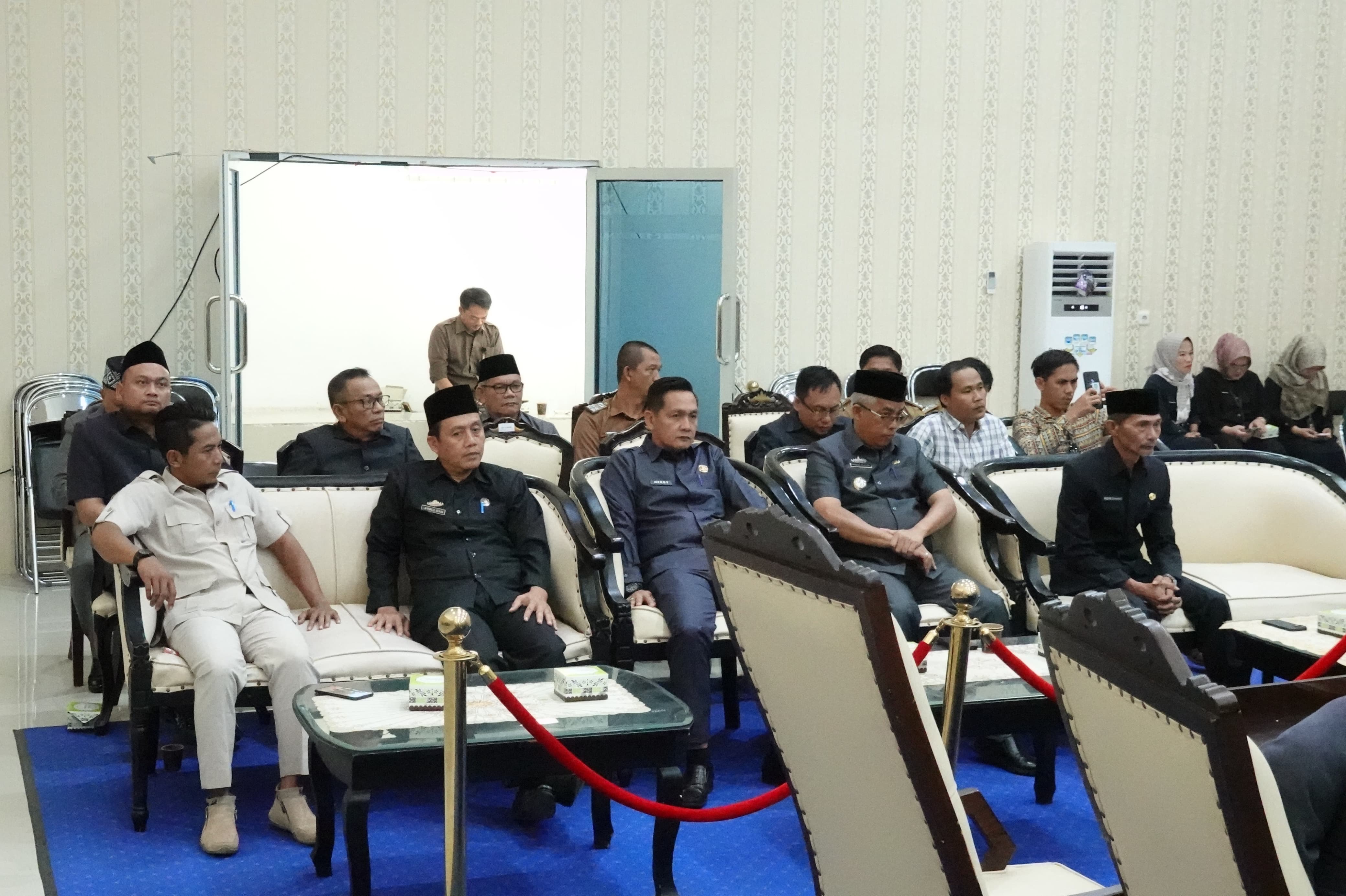 Wabup Pesibar Zulqoini Syarif Hadiri Paripurna dengan Agenda Pandangan Fraksi Terhadap Ranperda APBD Tahun 2025