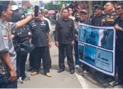 Massa Kontraktor Unjuk Rasa di UMITRA, Tuntut Pelunasan Kewajiban Pembayaran Proyek