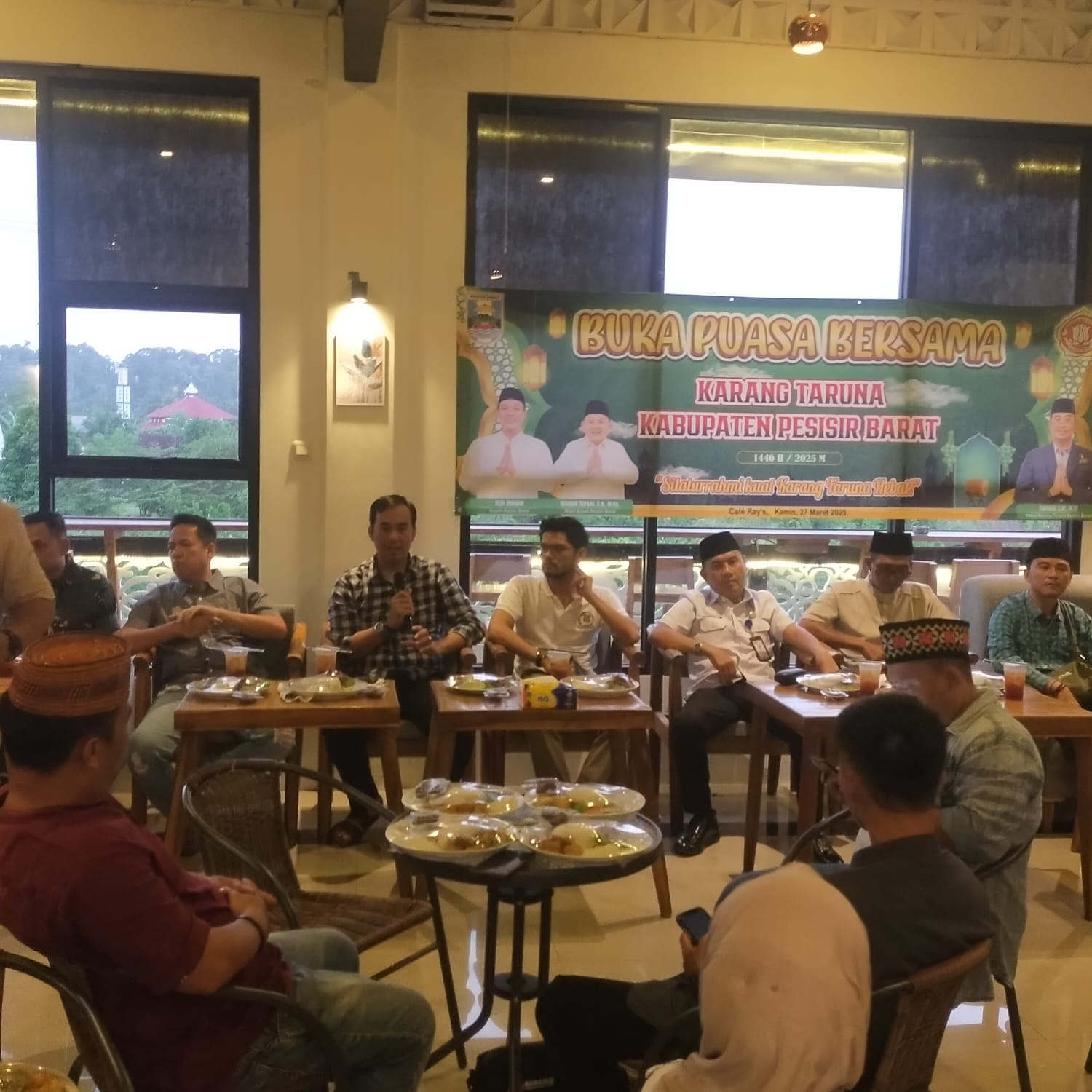 Perkuat Silaturahmi, Ketua DPRD Pesibar Bukber Bereng Karang Taruna