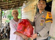 Bhabinkamtibmas Desa Margo Jaya Berbagi Paket Sembako di Tengah kesulitan Masyarakat