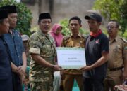 Bupati Pesibar Serahkan Bantuan Korban Kebakaran di Pekon Sumber Rejo