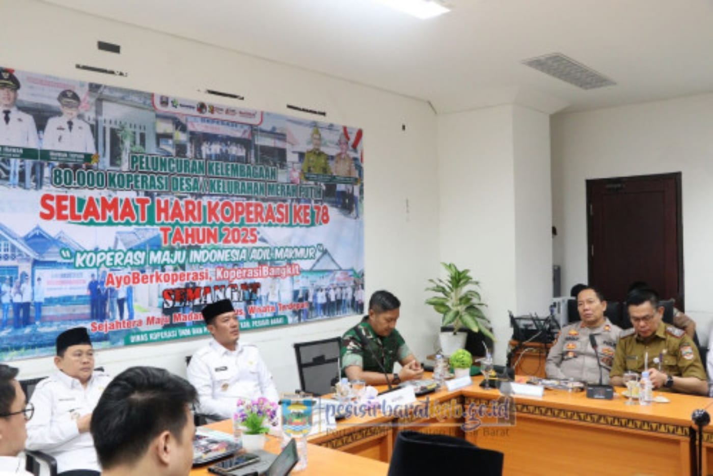 Bupati Pesisir Barat Rapat Peluncuran 80.000 Koperasi Merah Putih