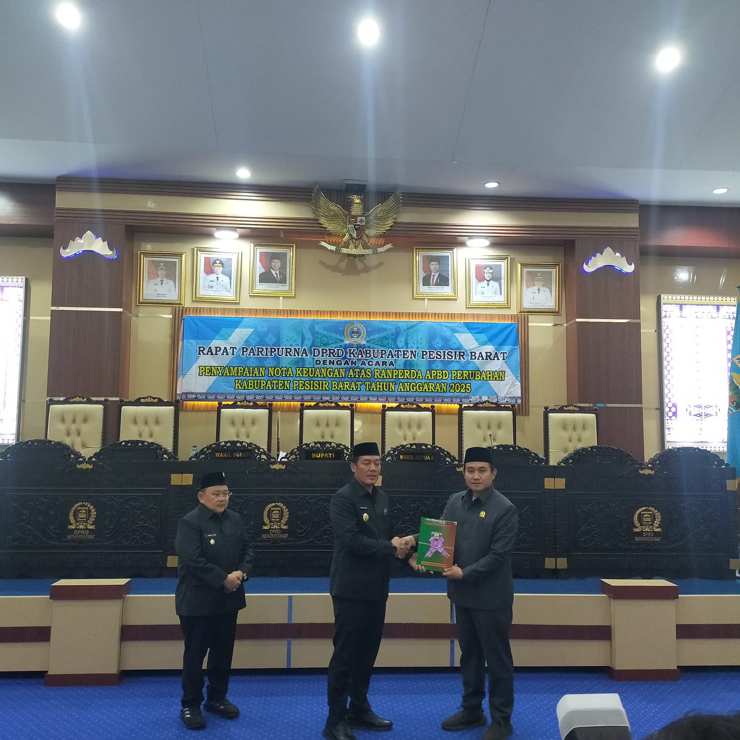 Dedi Irawan Hadiri Rapat Paripurna DPRD Pesisir Barat Tentang Ranperda APBD Perubahan 2025