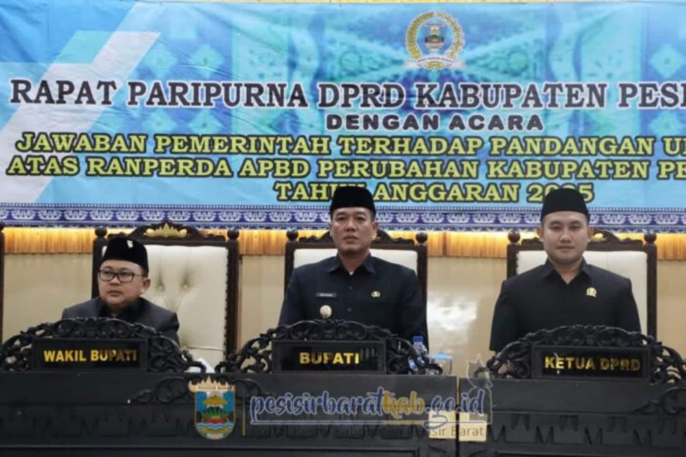Jawaban Pemerintah atas Pandangan Fraksi DPRD, Pemerintah Tegaskan Komitmen Transparansi dan Efisiensi Anggaran APBD Perubahan 2025 Pesibar