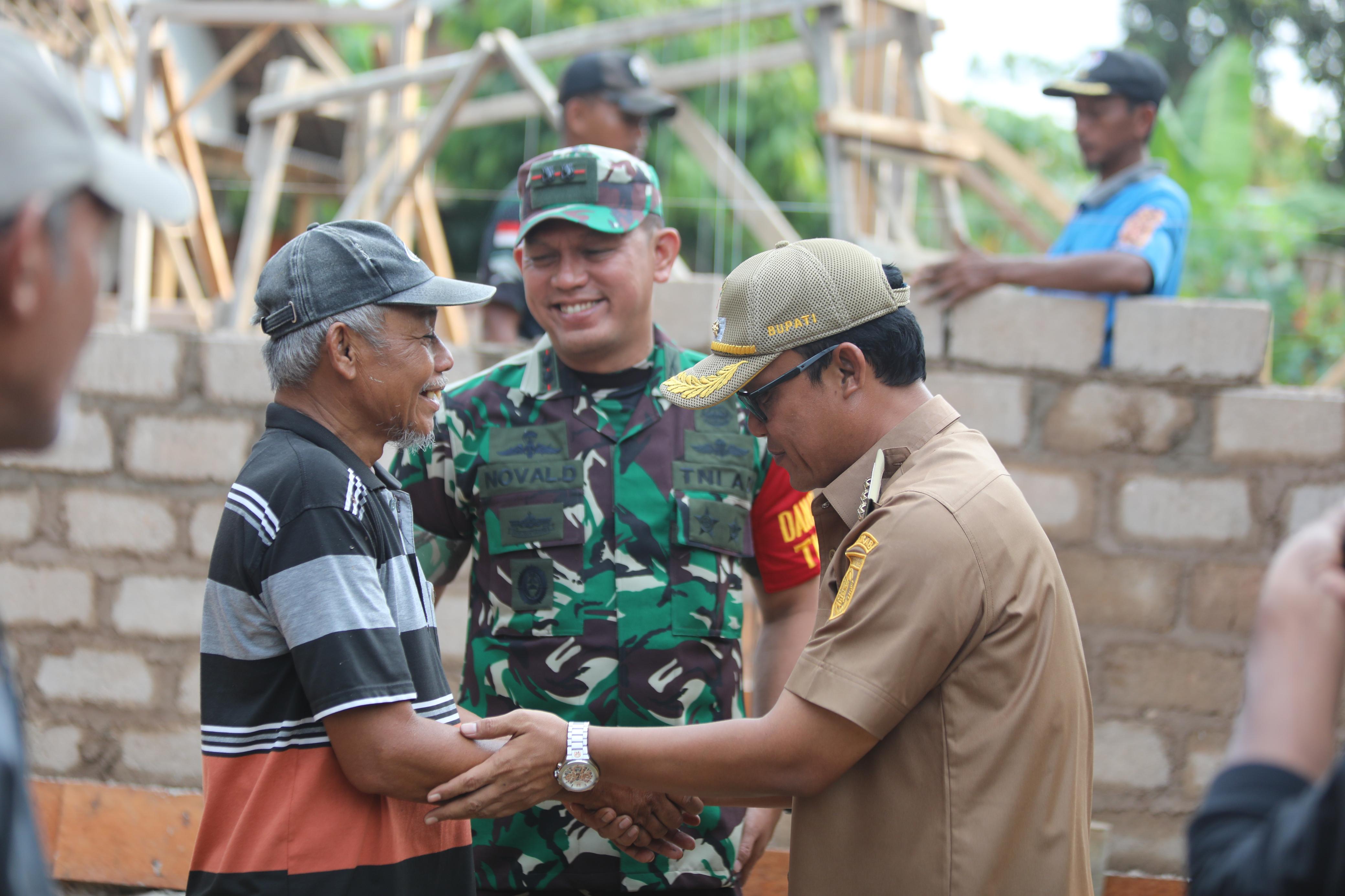 Bupati Lampung Tengah Didampingi Komandan Kodim 0411/KM, Tinjau TMMD ke-125