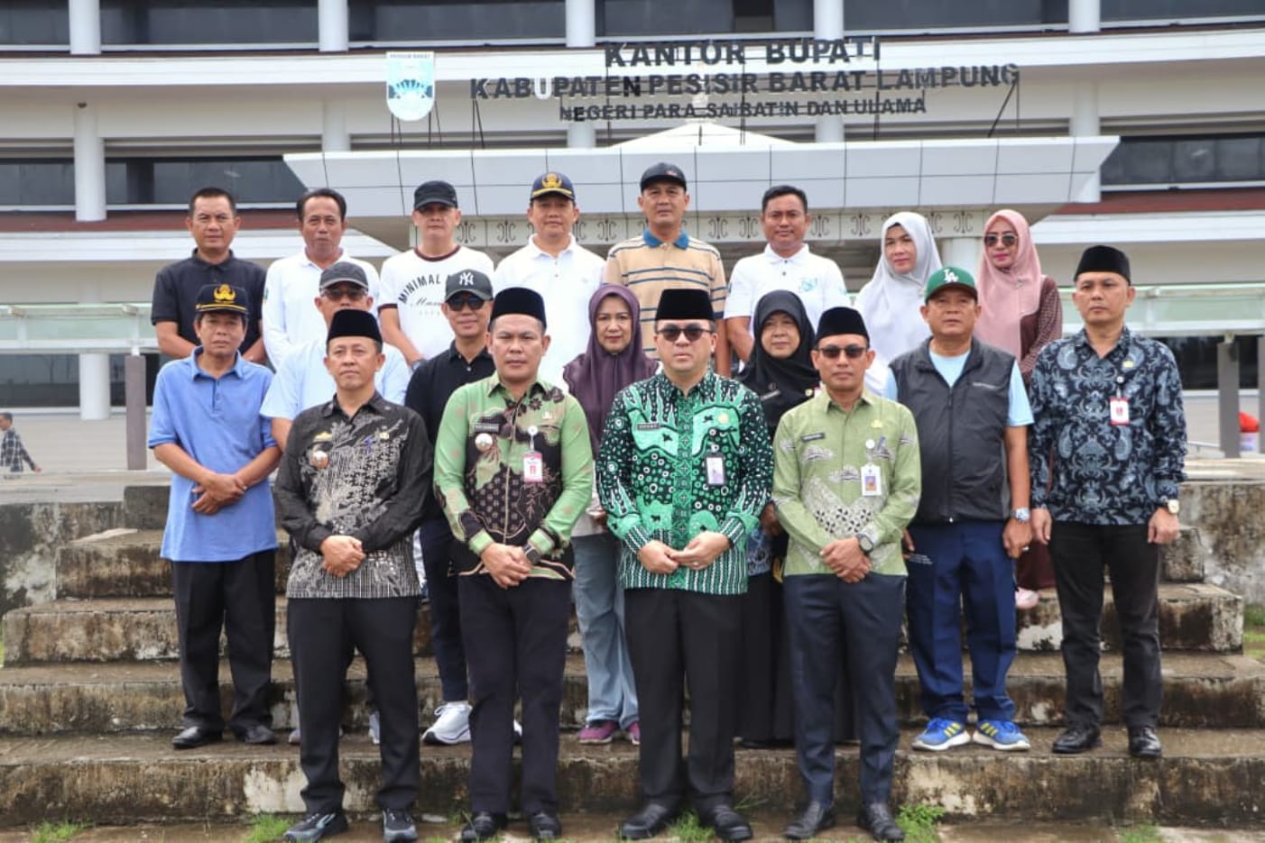Pemkab Pesisir Barat Gelar Sertijab PJ Inspektur Serta Kadis Pemberdayaan Masyarakat dan Pekon