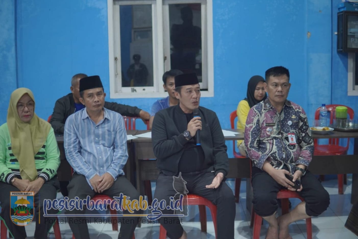 Tinjau Korban Banjir di Pekon Raja Basa dan Sukarame, Bupati Pesibar Salurkan Bantuan