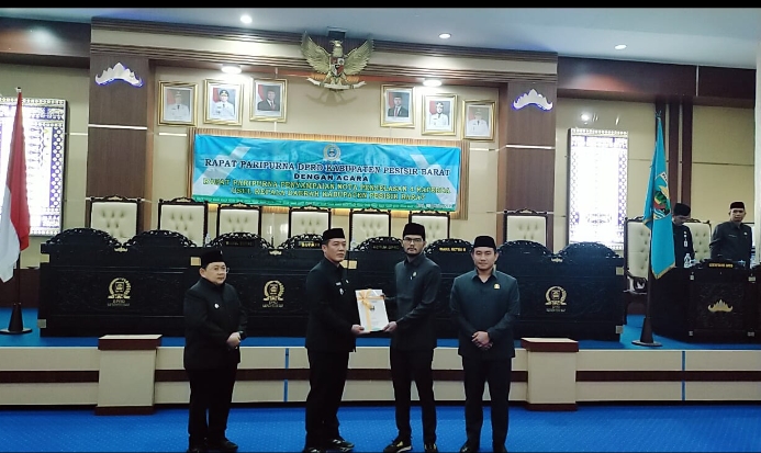 Bupati Pesisir Barat Sampaikan Empat Rancangan Perda dalam Rapat Paripurna