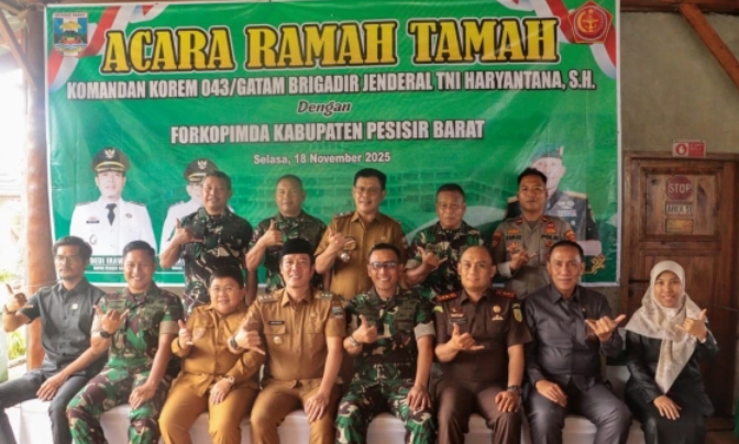 Bupati Pesisir Barat Sambut Kunker Komandan Korem 043/ Gatam