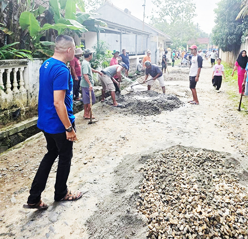 Tosa: Hasil Swadaya Warga Simbarwaringin Bangun Jalan Cor