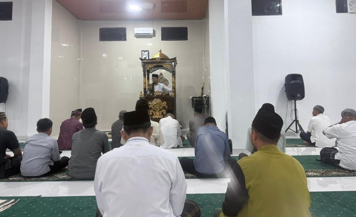 ‎Ratusan jamaah Laksanakan Sholat Tarawih di Masjid Sadhan Attaqwa Umko
