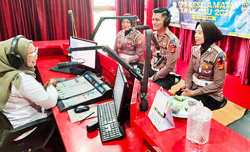 Sapa Warga Melalui Udara, Polres Lamteng Gaungkan Pesan Keselamatan di Rapemda