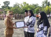 Peringati Hardiknas 2026, Pemkab Way Kanan Berikan Penghargaan kepada 5 Guru Teladan
