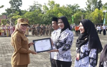 Peringati Hardiknas 2026, Pemkab Way Kanan Berikan Penghargaan kepada 5 Guru Teladan