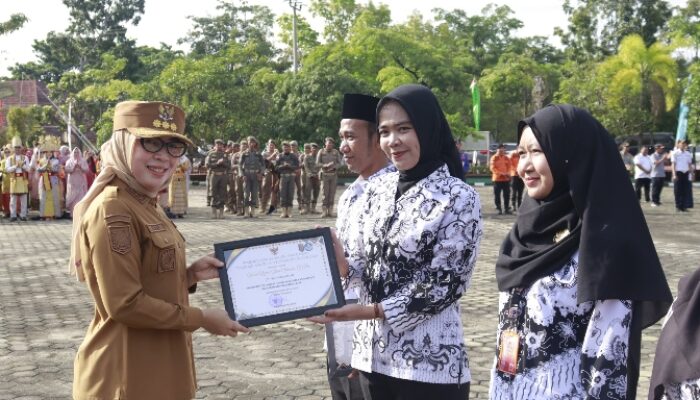 Peringati Hardiknas 2026, Pemkab Way Kanan Berikan Penghargaan kepada 5 Guru Teladan