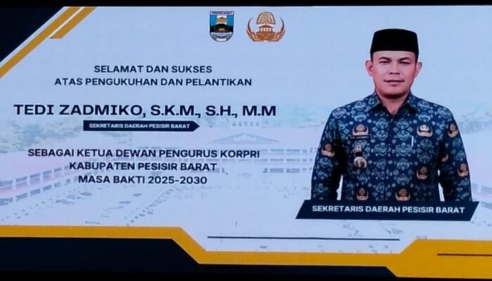 Tedi Zadmiko Resmi Dikukuhkan Sebagai Ketua Dewan Pengurus Korpri Pesisir Barat Periode 2025–2030