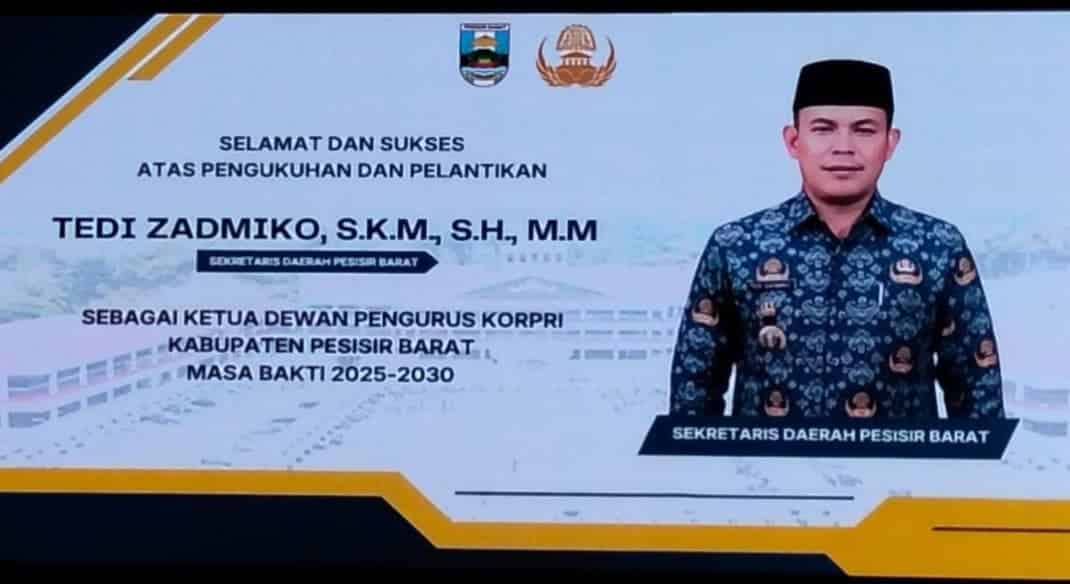 Tedi Zadmiko Resmi Dikukuhkan Sebagai Ketua Dewan Pengurus Korpri Pesisir Barat Periode 2025–2030