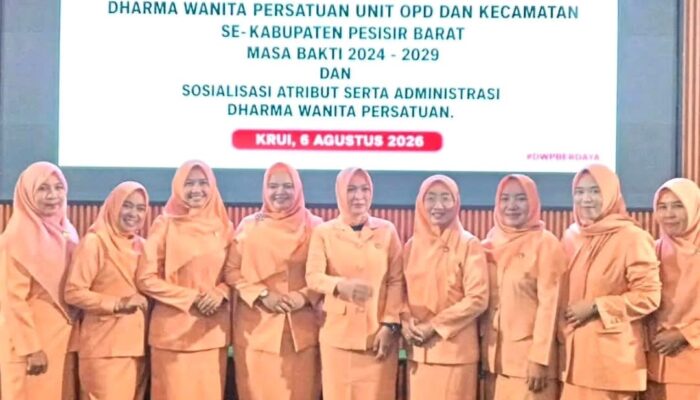 Pengurus DWP OPD dan Kecamatan Se-Kabupaten Pesisir Barat Resmi Dikukuhkan