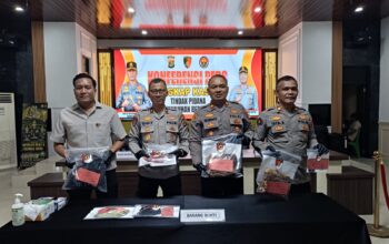 Polres Mesuji Gelar Konferensi Pers, Ungkap Kasus Tindak Pidana Pembunuhan Berencana di Desa Wiralaga I   