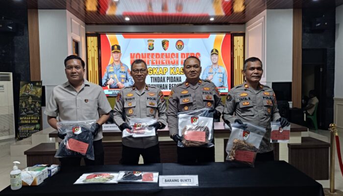 Polres Mesuji Gelar Konferensi Pers, Ungkap Kasus Tindak Pidana Pembunuhan Berencana di Desa Wiralaga I   