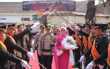Polres Pesisir Barat Gelar Parade Penyambutan Kapolres Baru