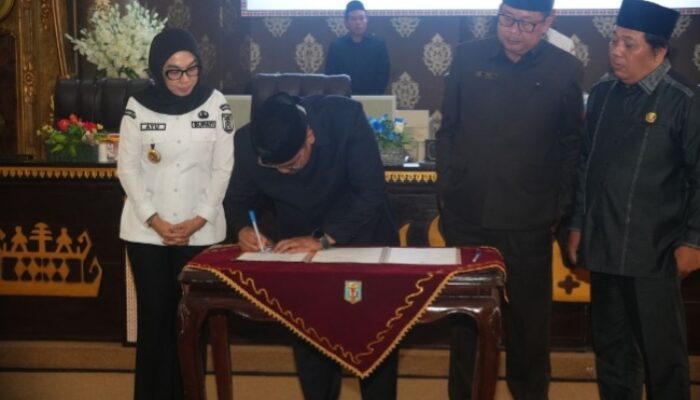 DRPD Way Kanan Sahkan Raperda APBD 2025 Dalam Rapat Paripurna