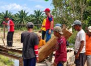 Progres Jembatan Gantung Sendangteri Capai 70 Persen, Camat Terusan Nunyai dan Warga Bergotong Royong
