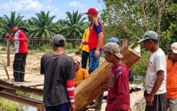 Progres Jembatan Gantung Sendangteri Capai 70 Persen, Camat Terusan Nunyai dan Warga Bergotong Royong